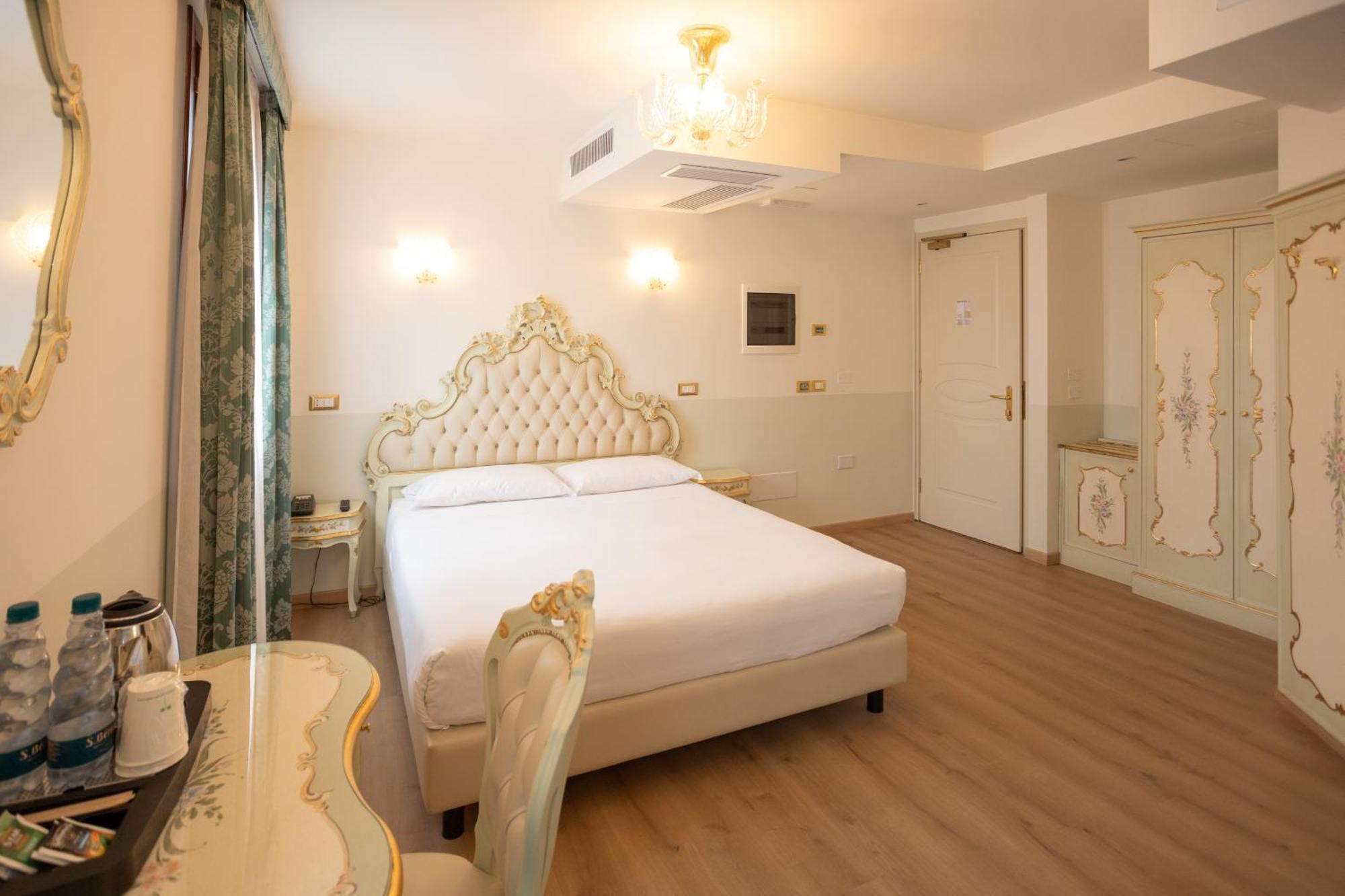Duomo Boutique Hotel Чоджия Екстериор снимка