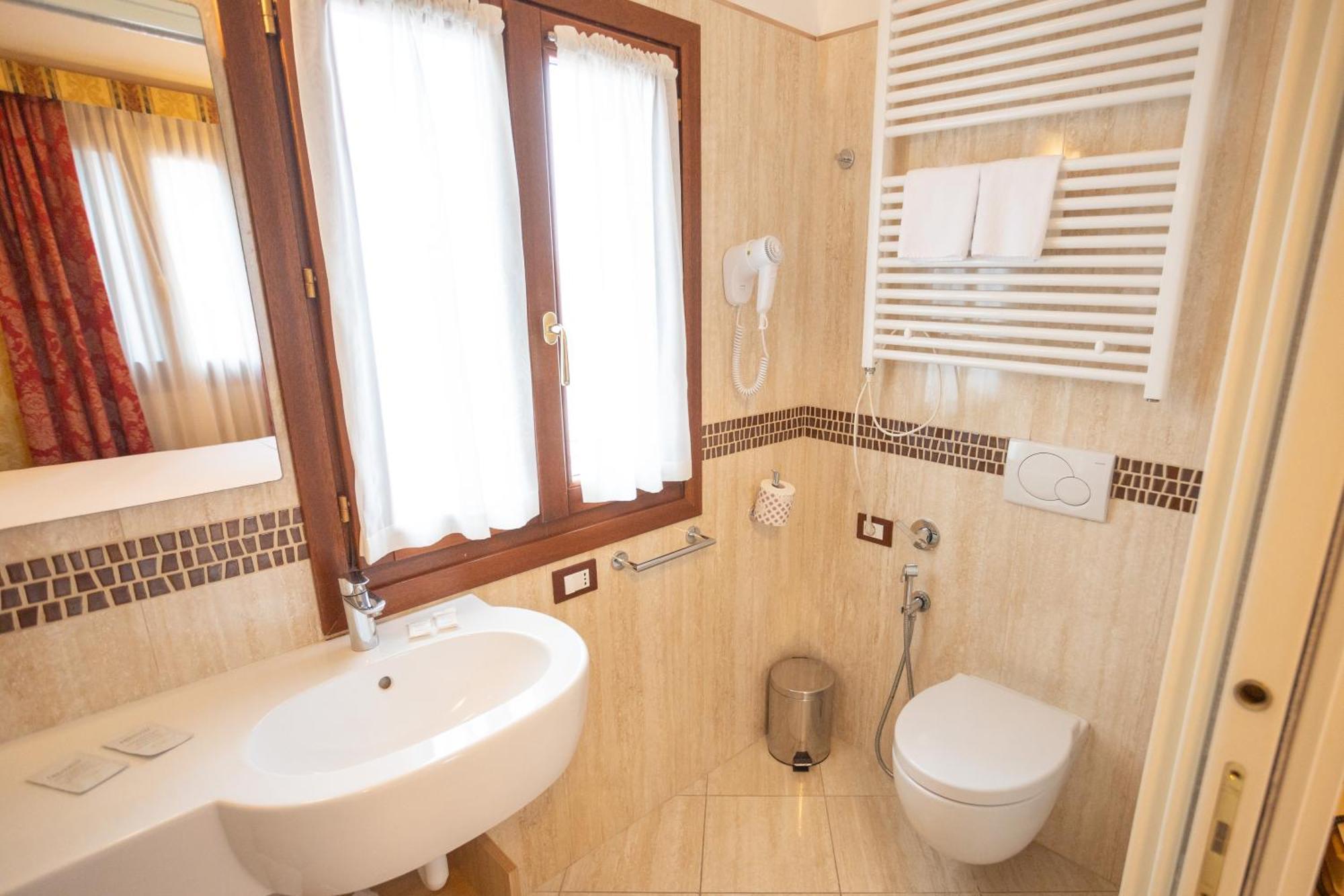 Duomo Boutique Hotel Чоджия Екстериор снимка